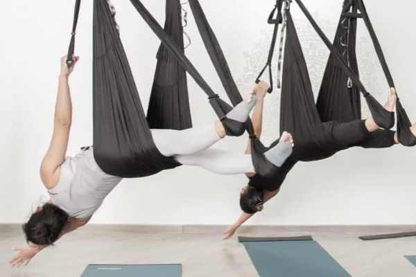 YOGA AÉREO YOGA AÉREO